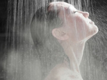 Hobi Mandi Air Hangat? Ketahui 7 Manfaatnya untuk Kesehatan