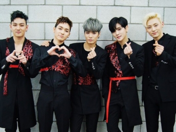 Kelima Member NU'EST Perpanjang Kontrak dengan Pledis, Netter Beri Dukungan