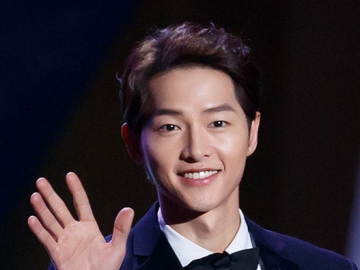 Sibuk Syuting Drama Baru, Song Joong Ki Sempatkan Tulis Pesan Manis Untuk Fans