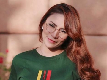 Momo Geisha Bak Putri Tidur di Maternity Shoot, Netter Malah Salfok Gara-Gara Dalaman Ngintip