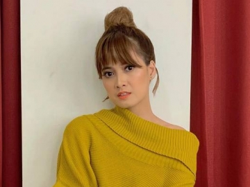 Foto Bareng Model Cantik, Chika Jessica Malah Pasang Wajah 'Tertindas' Bikin Warganet Ngakak