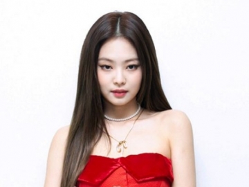 Bergaya Kasual Pakai Legging di Bandara, Penampilan Jennie Dibandingkan dengan Na Eun A Pink