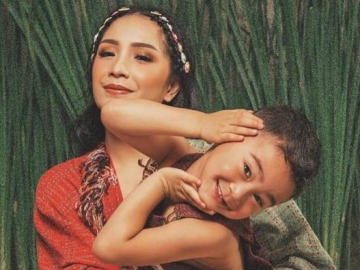 Rafathar Ngelindur Sambil Kecup Mesra Nagita Slavina, Netter Kepalang Gemas