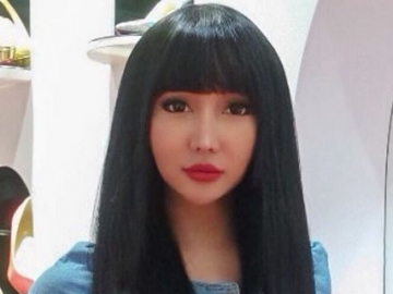 Lucinta Luna Temani Sang Adik di RS, Busana Super Mini Jadi Sorotan