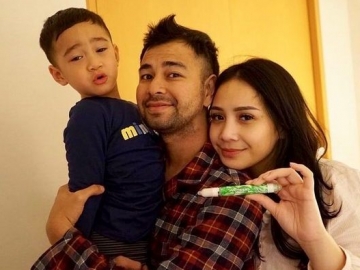 Intip Reaksi Rafathar Saat Tahu Baim Wong Tidur di Sampingnya, Netter Kepalang Gemas