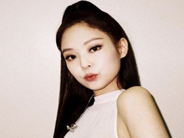 Tampil Menggoda Pakai Lipstik Merah di Iklan, Jennie Black Pink Sukses Pikat Netter