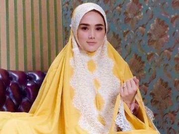 Curhat dengan Umi Pipik Melalui Video Call, Wajah Sembab Mulan Jameela Malah Tuai Nyinyiran Netter