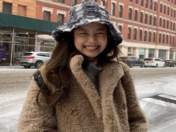 Biasa Dipuji, Penampilan Jennie Pakai Aksesoris Mahal Justru Disebut Netter Mirip Nenek-Nenek