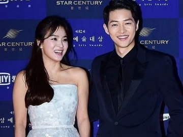 Dengar Isu Song Joong Ki-Song Hye Kyo Cerai, Fans Ngaku Kaget Bahkan Nangis