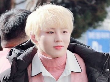 Anti Mainstream, Sung Woon Hotshot Bikin Ngakak Bawa Buket Sayur Saat Wisuda