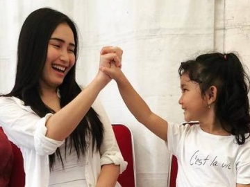 Anak Ayu Ting Ting Beri Tantangan Ini untuk Bisa Foto Bareng, Reaksi Netter Tak Terduga