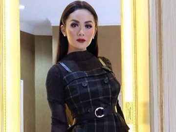 'Nyemplung Kali' Bersihkan Sampah, Dandanan Cetar Krisdayanti Dicibir Netter