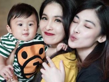 8 Saudara Artis Indonesia yang Tak Kalah Cantik dari Kakak-Adiknya, Mirip Enggak?