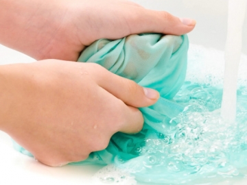 Bingung Mengatasi Noda Kelunturan? Coba Gunakan 8 Bahan Ini