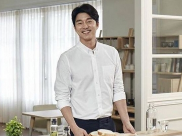 Gong Yoo Pose Ganteng di Tengah Kebun Teh, Netter: Lumayan Pengobat Rindu