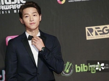 Buktikan Pernikahan Baik-Baik Saja, Song Joong Ki Pamer Cincin Kawin