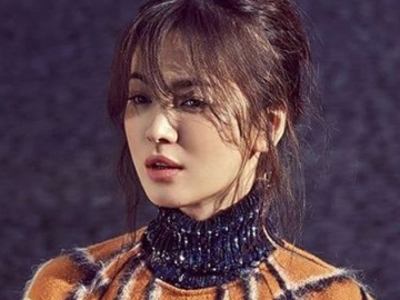 Ngaku Tak Suka Tampil Berlebihan, Song Hye Kyo Malah Posting Foto Pakai Banyak Perhiasan