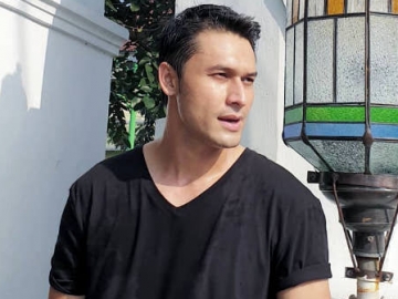 Ngaku Tak Takut, Indra Bruggman Enggan Pindah Meski Rumahnya Berhantu