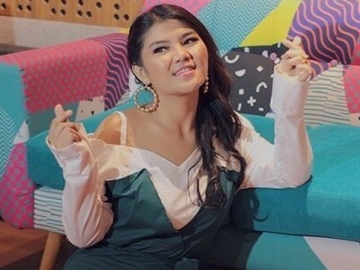 Rosa Meldianti Sibuk Kampanyekan Jokowi, Tulisan 'Orang Baik Pilih Orang Baik' Dinyinyiri Netter