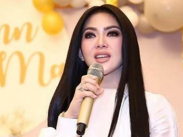 Syahrini Kenakan Busana Super Seksi Tonjolkan Buah Dada, Netter: Gini Ngaku Salihah