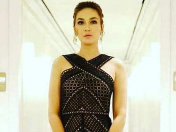 Luna Maya Bawa Pulang Piala IMA Awards 2019, Ungkapan Syarat Akan Makna Curi Perhatian 