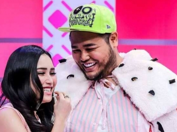 Kompak Tulis Ungkapan Mellow, Ada Apa dengan Ayu Ting Ting dan Ivan Gunawan?
