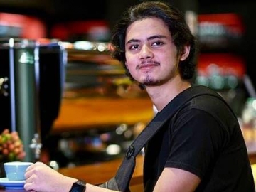 Intip Penampilan Aliando Saat Berperan Sebagai Dono, Netter: Terlalu Maksa Nih