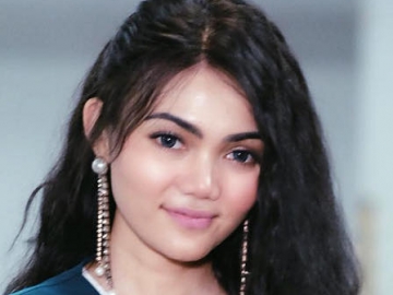 Enggan Bocorkan Tanggal Pernikahan, Rina Nose Takut Gagal Lagi?