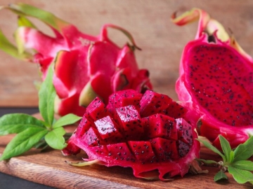 Doyan Makan Buah Naga? Kalian Bakal Dapat 7 Manfaat Kesehatan Tak Terduga Ini