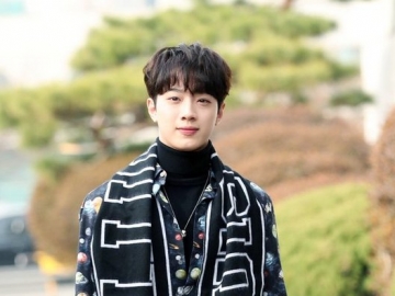 Celana Robek Saat Tampil Bersama Wanna One di MAMA 2018, Begini Komentar Lai Kuan Lin