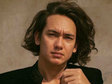 Unggah Foto Jadi Kasino, Adipati Dolken Tetap Dipuji Ganteng