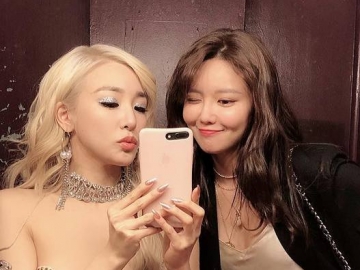 Sooyoung Nangis Nonton Konser Tiffany dan Nyanyi Bareng Lagu Debut SNSD