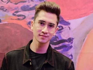 Verrell Bramasta Pamer Piala ‘Insert Fashion Awards’, Netizen Malah Ribut Hal Ini