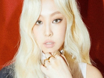 Jadi 'Manusia Chanel' di Majalah, Setelan Busana Jennie Ini Harganya Capai Ratusan Juta