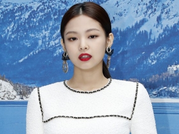 Jennie Tampil Menawan di Acara Fashion, Netter Malah Tuntut YG Promosikan Jisoo
