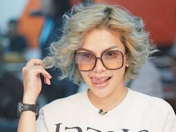 Nikita Mirzani Bagikan Foto Istri Haji Sam, Tagar Menohok Jadi Sorotan 