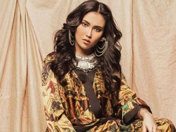 Ayu Ting Ting 'Boyong' Pulang Piala, Netter Malah Curigai Hal Ini