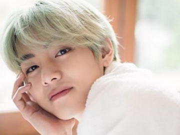 Pakai Anting Cewek, Ketampanan V BTS di Foto Teaser Comeback Bikin Fans Bengong