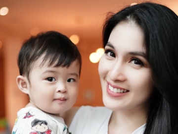 9 Outfit Kece Nan Mewah Ala Raphael Moeis, Putra Sandra Dewi yang Imut dan Ganteng Abis
