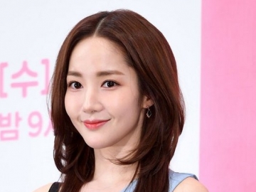 Hadiri Preskon Drama 'Her Private Life', Penampilan Park Min Young Jadi Sorotan