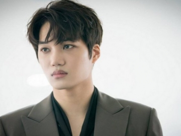Tampil Sytlist Sambil Tenteng Tas Gucci Besar di Bandara, Kai Sukses Pikat Fans