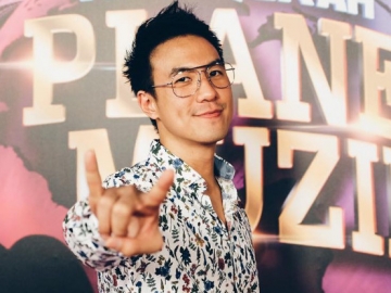 Mengharukan, Daniel Mananta Bantu Keluarga Tak Mampu Dapatkan Rumah Layak Huni