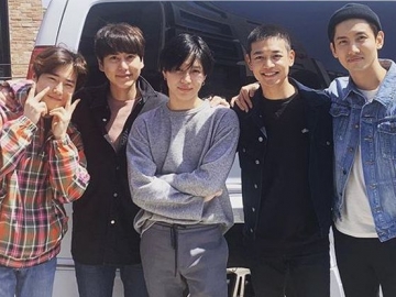 Tak Mau Taemin Sendirian Antarkan Minho, Suho-Changmin Cs Bikin Fans Terharu Ikut Menemani