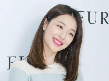  Unggah Foto Sambil Buka Kancing Celana, Sulli Lagi-Lagi Bikin Netter Geram