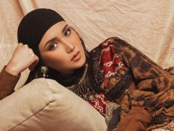 Terbang Kembali ke Turki, Ayu Ting Ting Boyong Fashion Stylish dan MUA