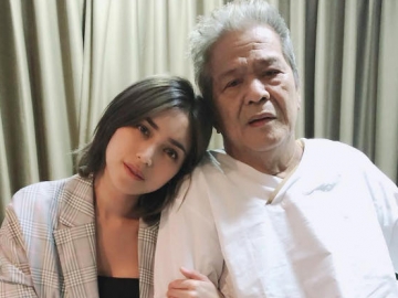 Operasi di Penang Sukses, Jessica Iskandar Langsung Beri Kado Sang Papa Rumah Baru