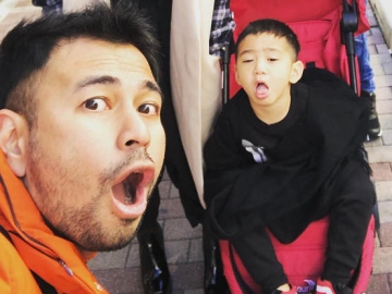 Raffi Ahmad Bagikan Foto Rafathar Rekaman, Netter Kepalang Gemas