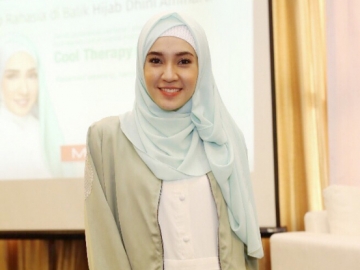 Unggah Foto Bayi Cantik di Instagram, Dhini Aminarti Adopsi Anak?