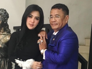 Unggah Momen Bersama Syahrini, Hotman Paris Rindu?