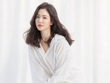 Selalu Jadi Sorotan, Song Hye Kyo Malah Pakai Cincin di Jari Tengah Bukan di Jari Manis